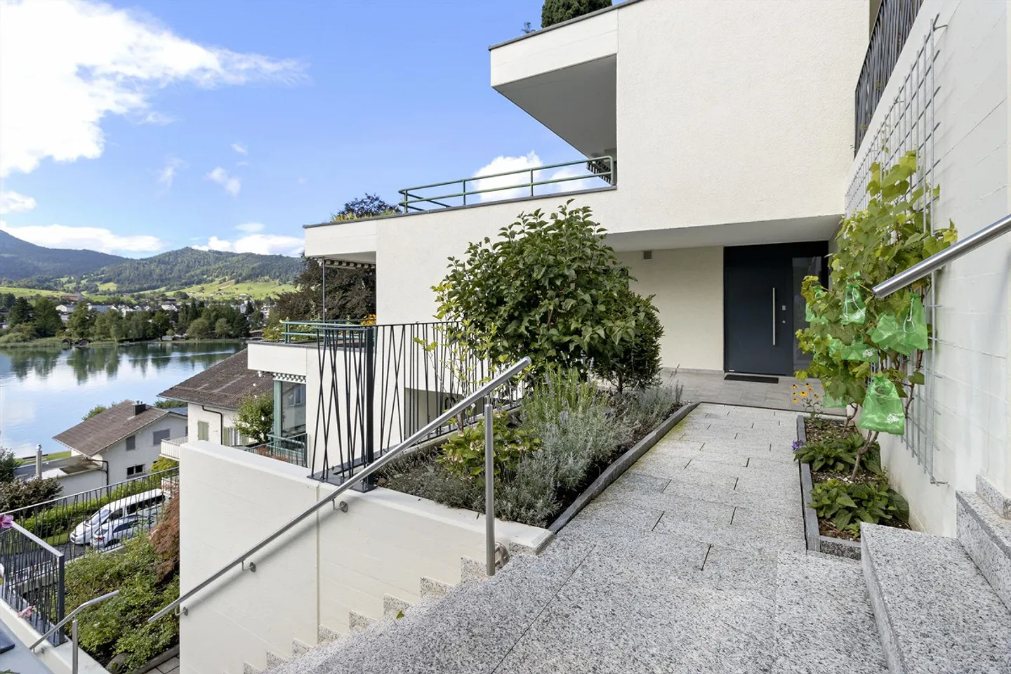 Sentimento di vacanza con vista sul lago - Foto 9 di 11