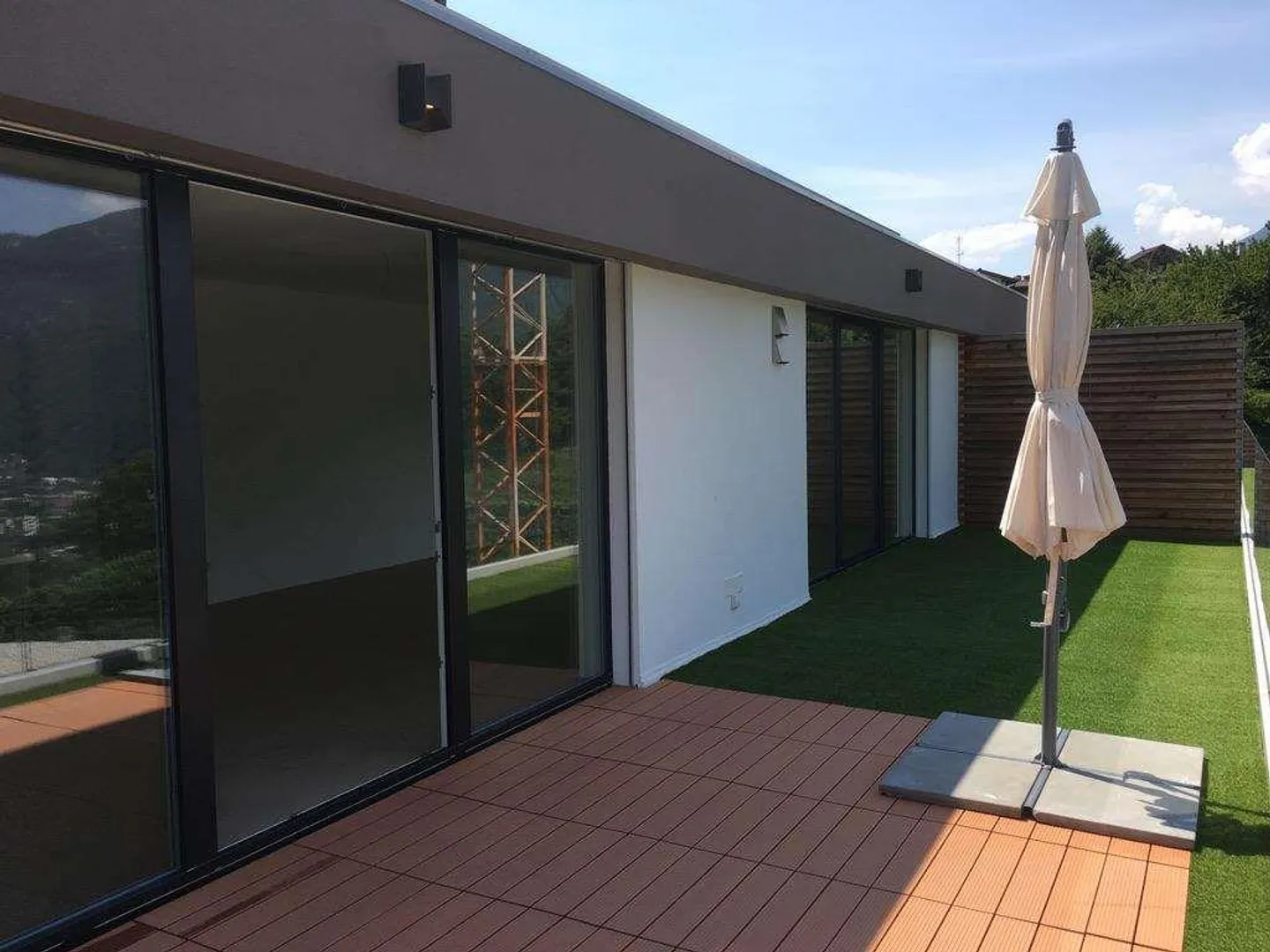 Wonderful and new Minergie 3.5 with garden in Giubiasco for rent - Photo 1 of 4