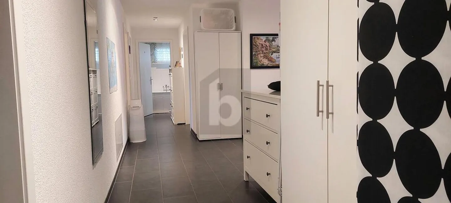 MODERN AND SPACIOUS - Photo 2 of 6