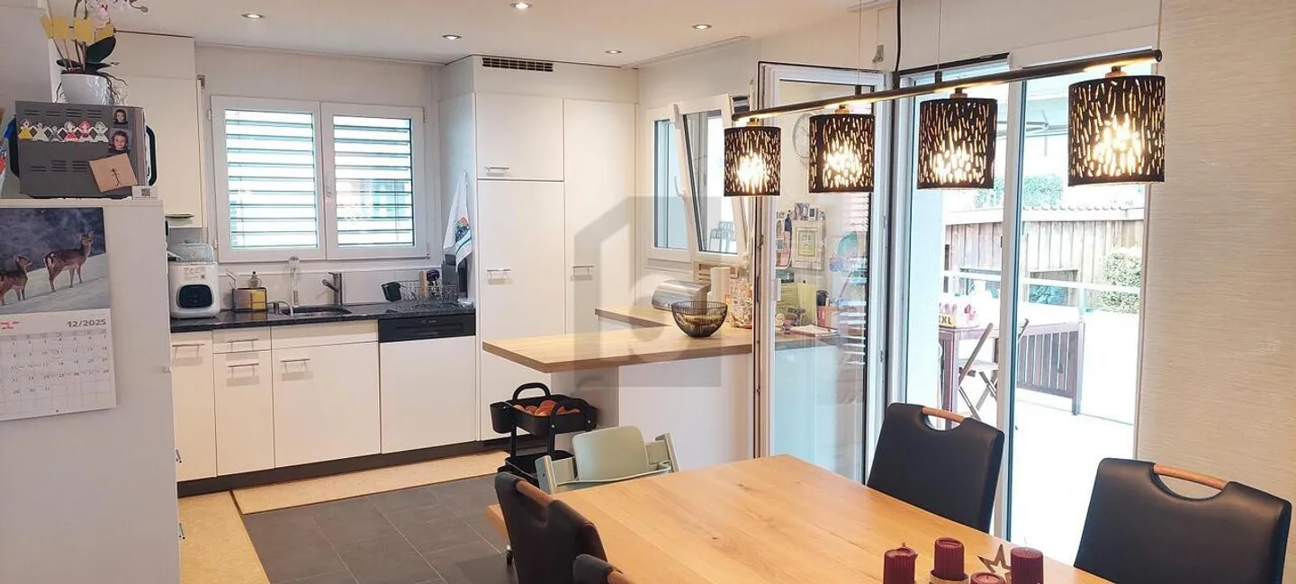 MODERN AND SPACIOUS - Photo 4 of 6