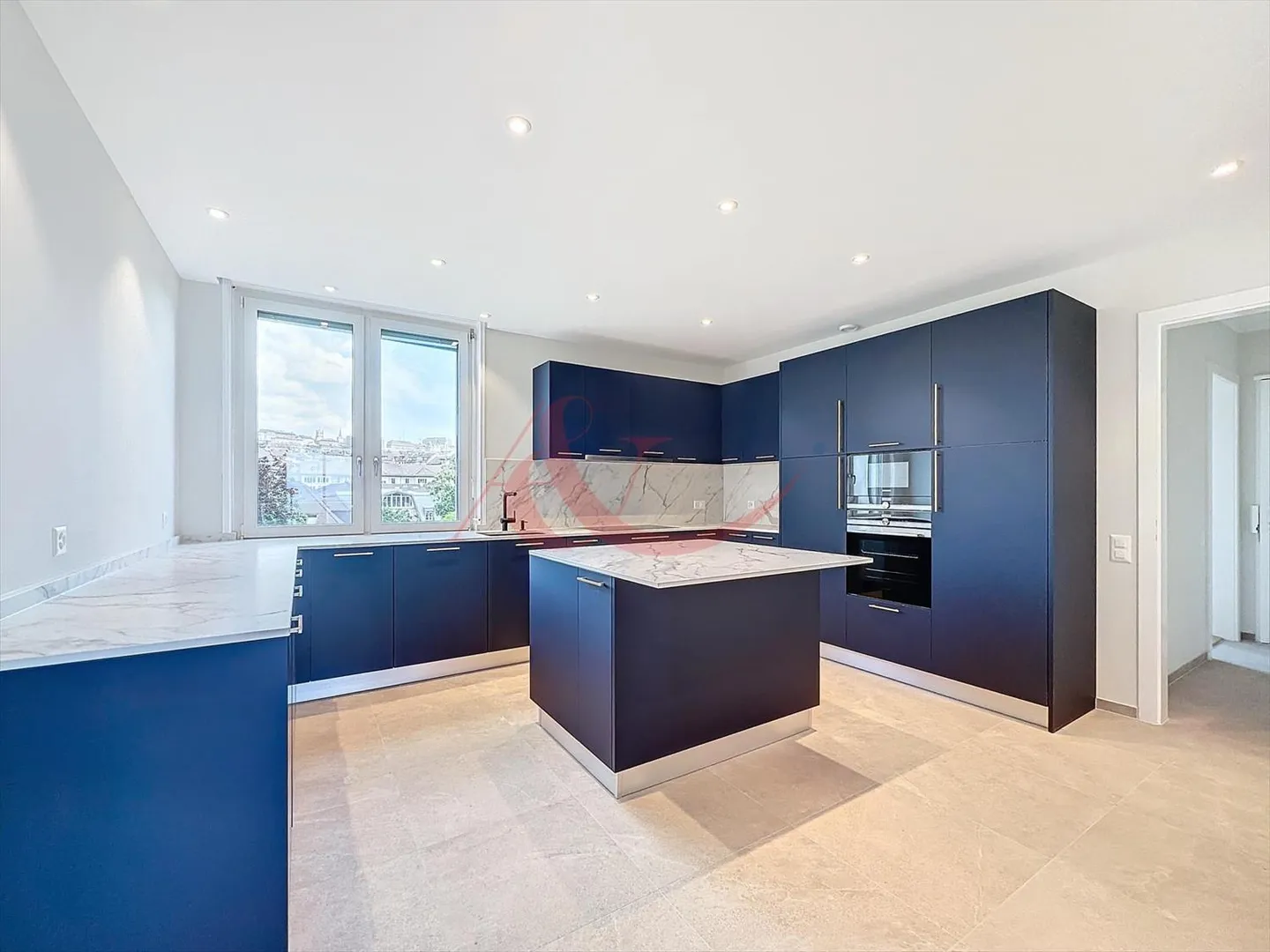 High-end apartment with panoramic lake view - Photo 4 of 13