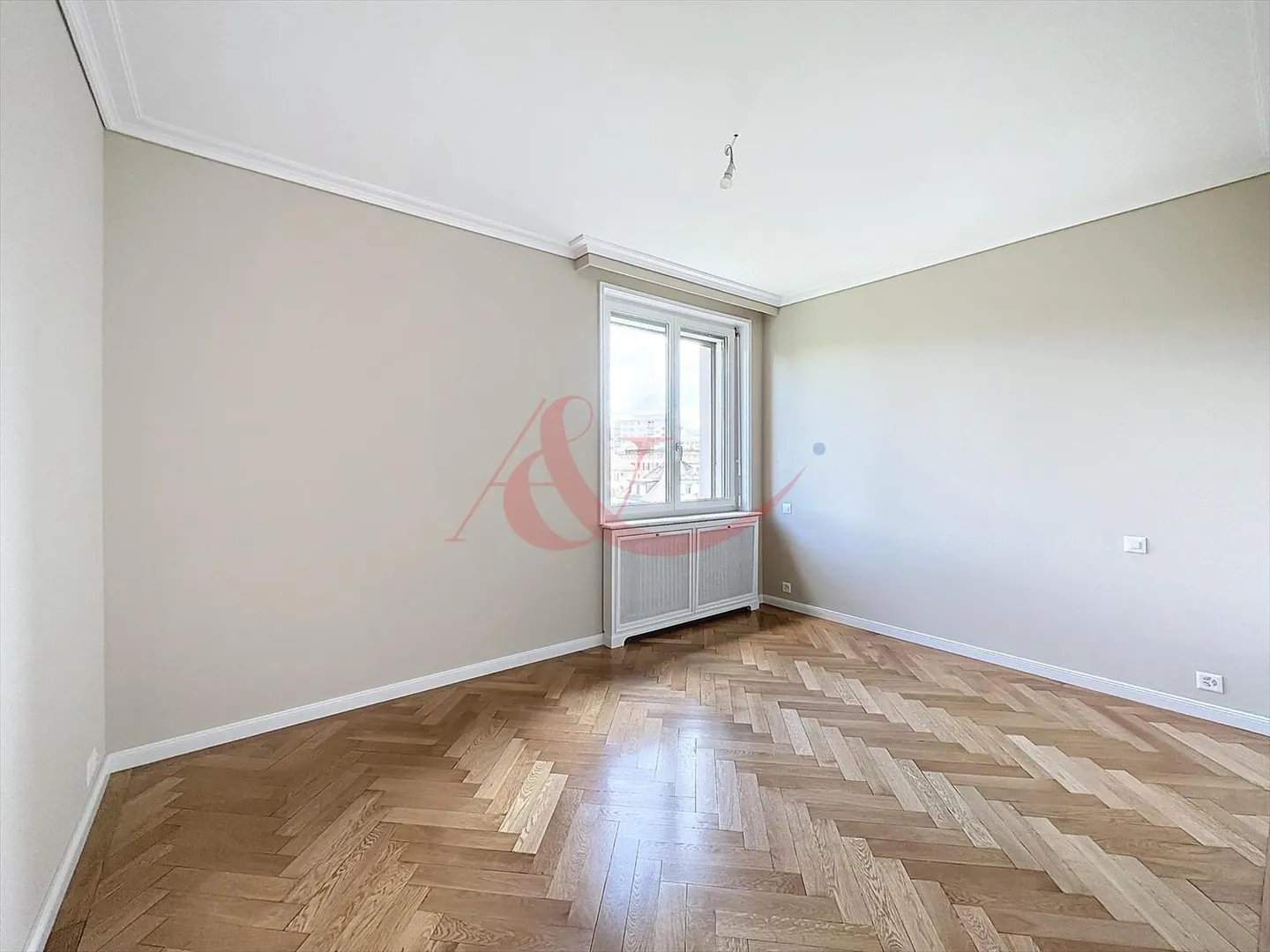 High-end apartment with panoramic lake view - Photo 9 of 13