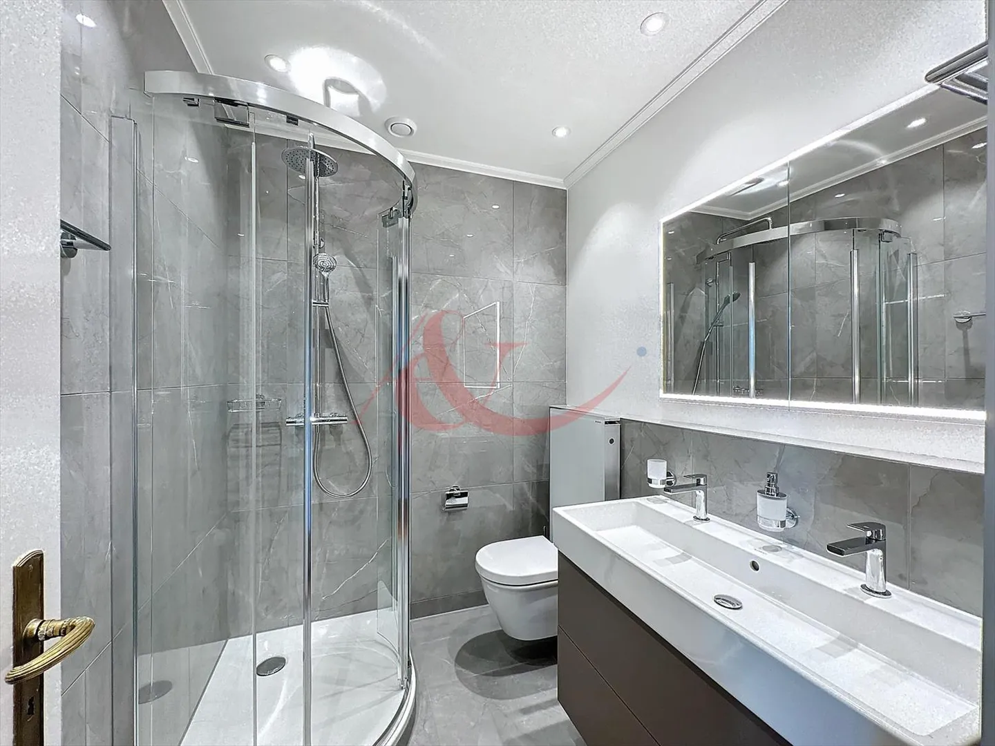 High-end apartment with panoramic lake view - Photo 11 of 13