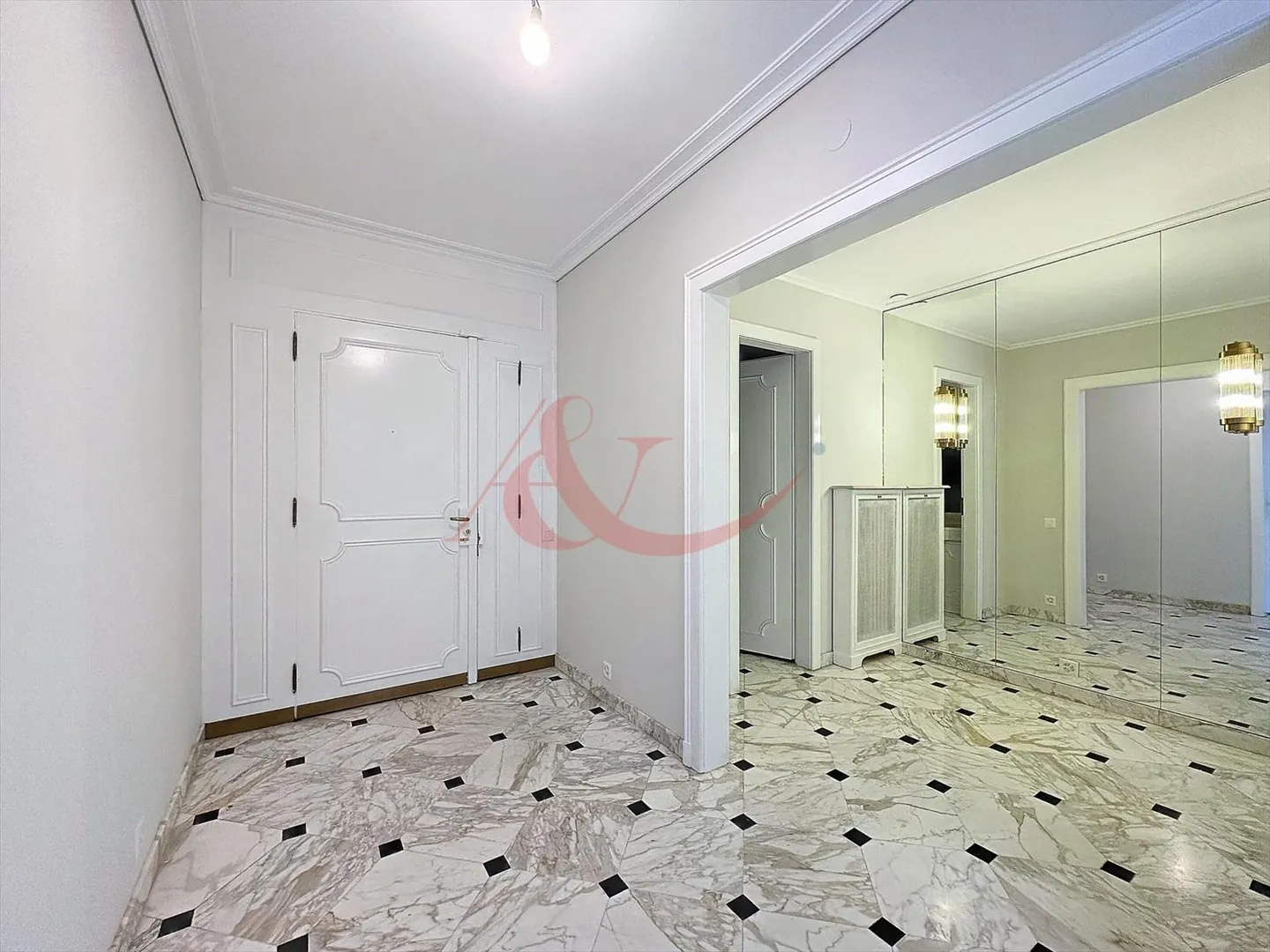 High-end apartment with panoramic lake view - Photo 12 of 13