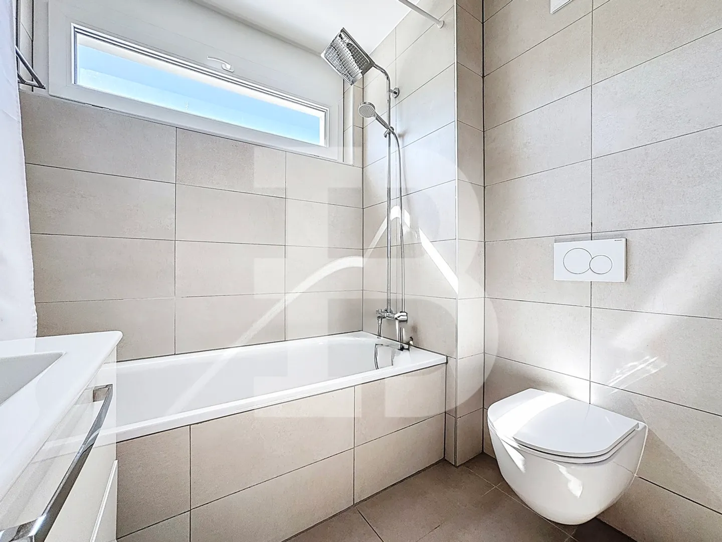 Maison de ville avec 3 chambres, 1 salle polyvalente et 1 bureau - Photo 10 sur 14