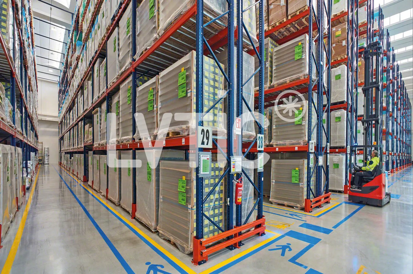 Capannone logistico, uffici di 2700 m2 in affitto vicino a Losanna - Foto 1 di 4