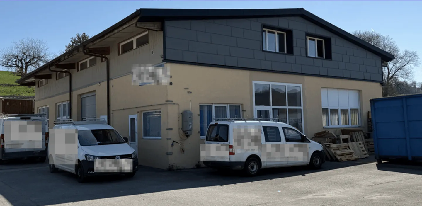 Industrial building with office - Photo 2 of 11