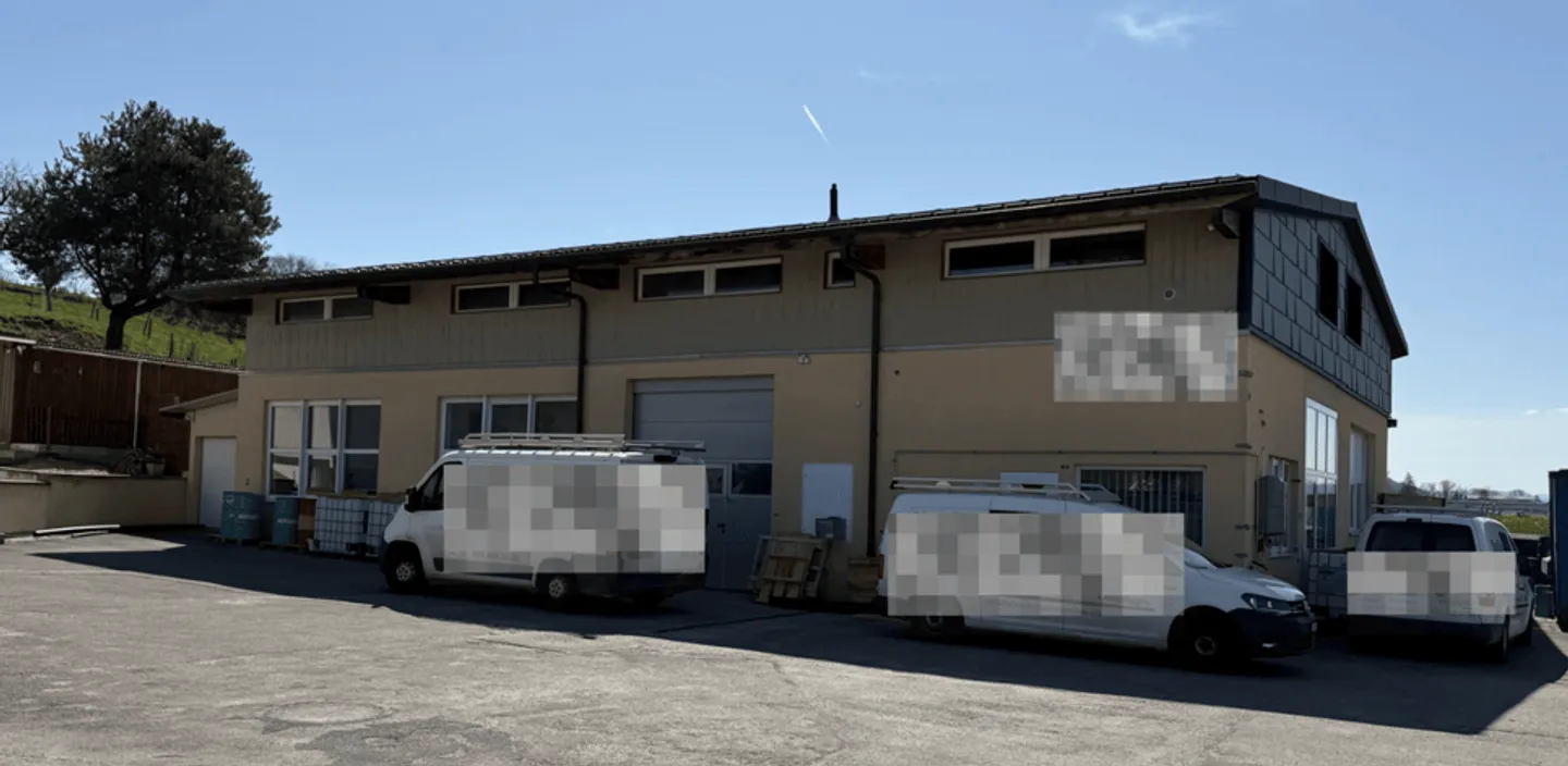 Industrial building with office - Photo 3 of 11