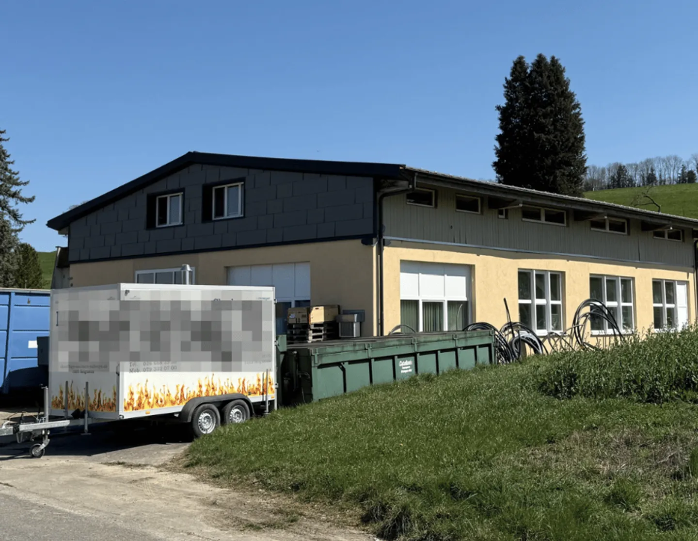 Industrial building with office - Photo 4 of 11