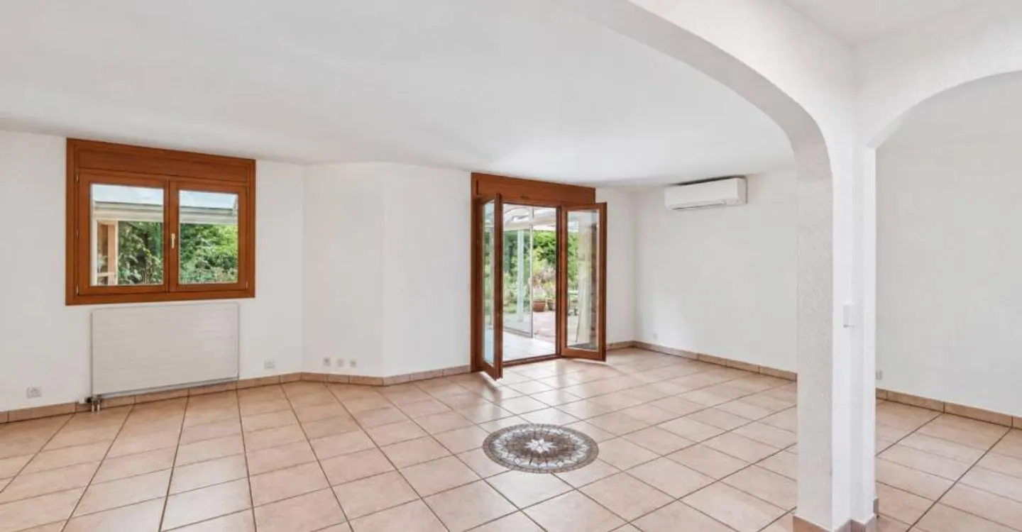 Schöne Familienvilla, in absoluter Ruhe und nur wenige Schritte vom See entfernt - Foto 2 von 7