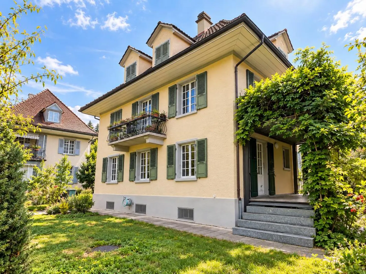 Incantevole appartamento di 3,5 stanze con balcone e utilizzo del giardino a Thun - Foto 2 di 9