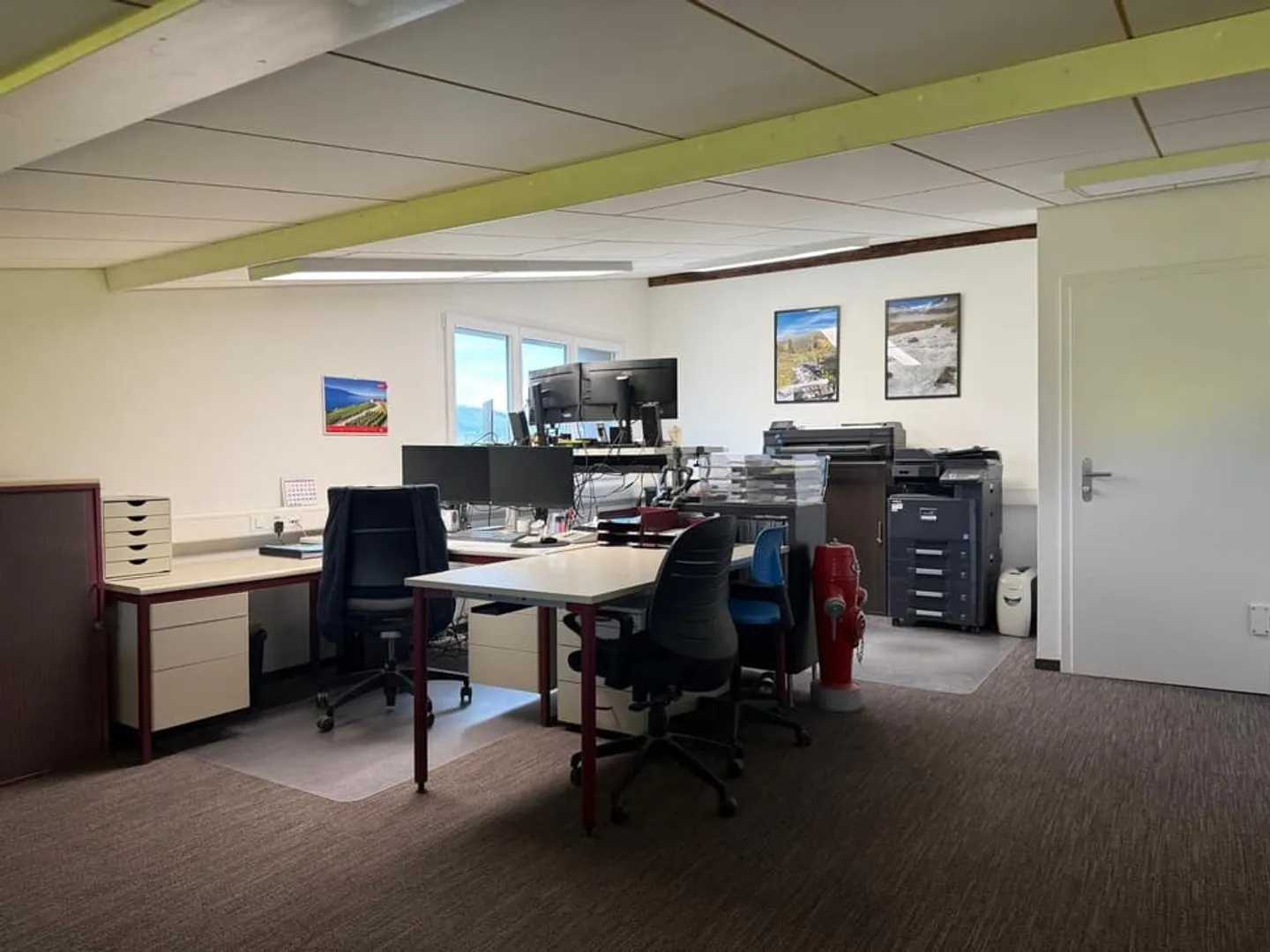 Industrial building with office - Photo 7 of 11