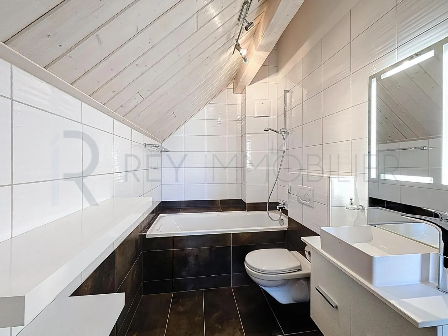 Casa a schiera affascinante in zona residenziale - Foto 6 di 9