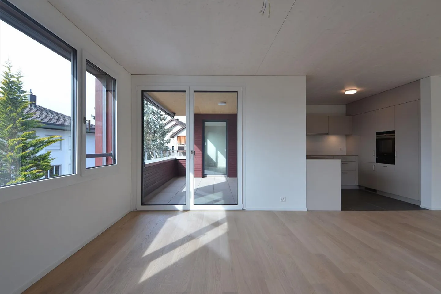 Bellissimo e luminoso appartamento di 4,5 stanze con vista lago in un quartiere tranquillo - Foto 4 di 24