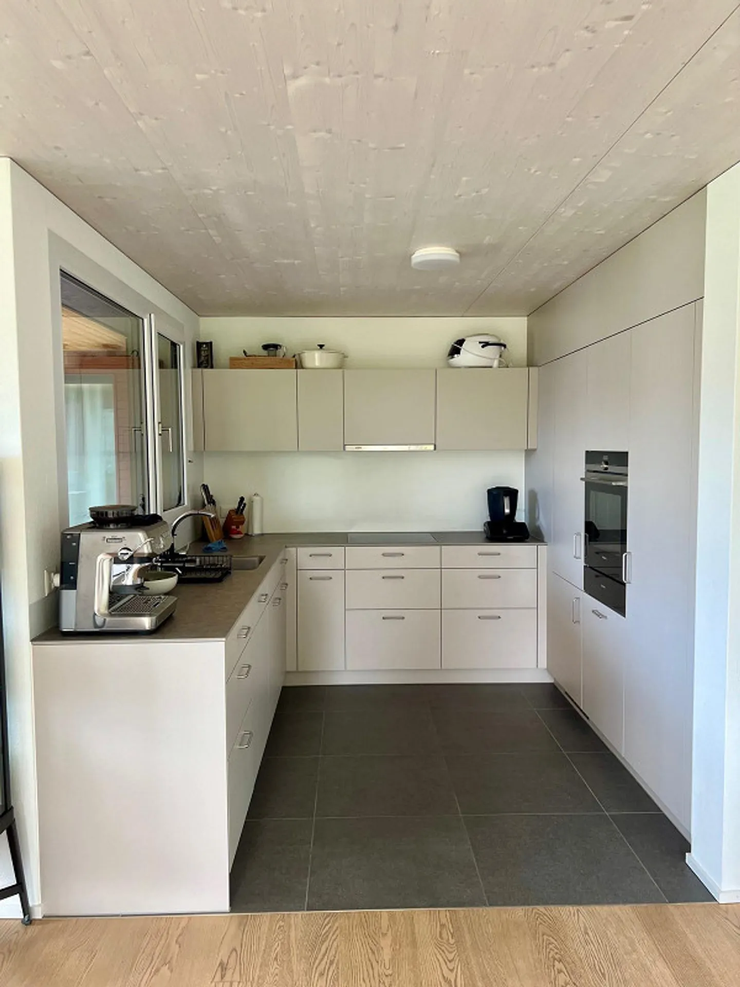 Bellissimo e luminoso appartamento di 4,5 stanze con vista lago in un quartiere tranquillo - Foto 5 di 24