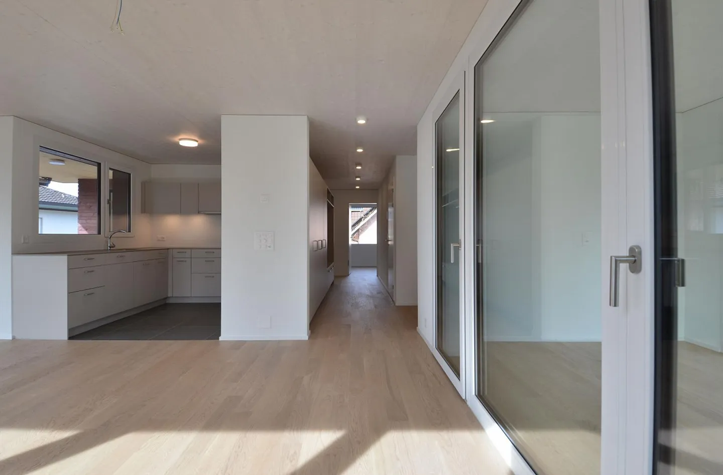 Bellissimo e luminoso appartamento di 4,5 stanze con vista lago in un quartiere tranquillo - Foto 8 di 24
