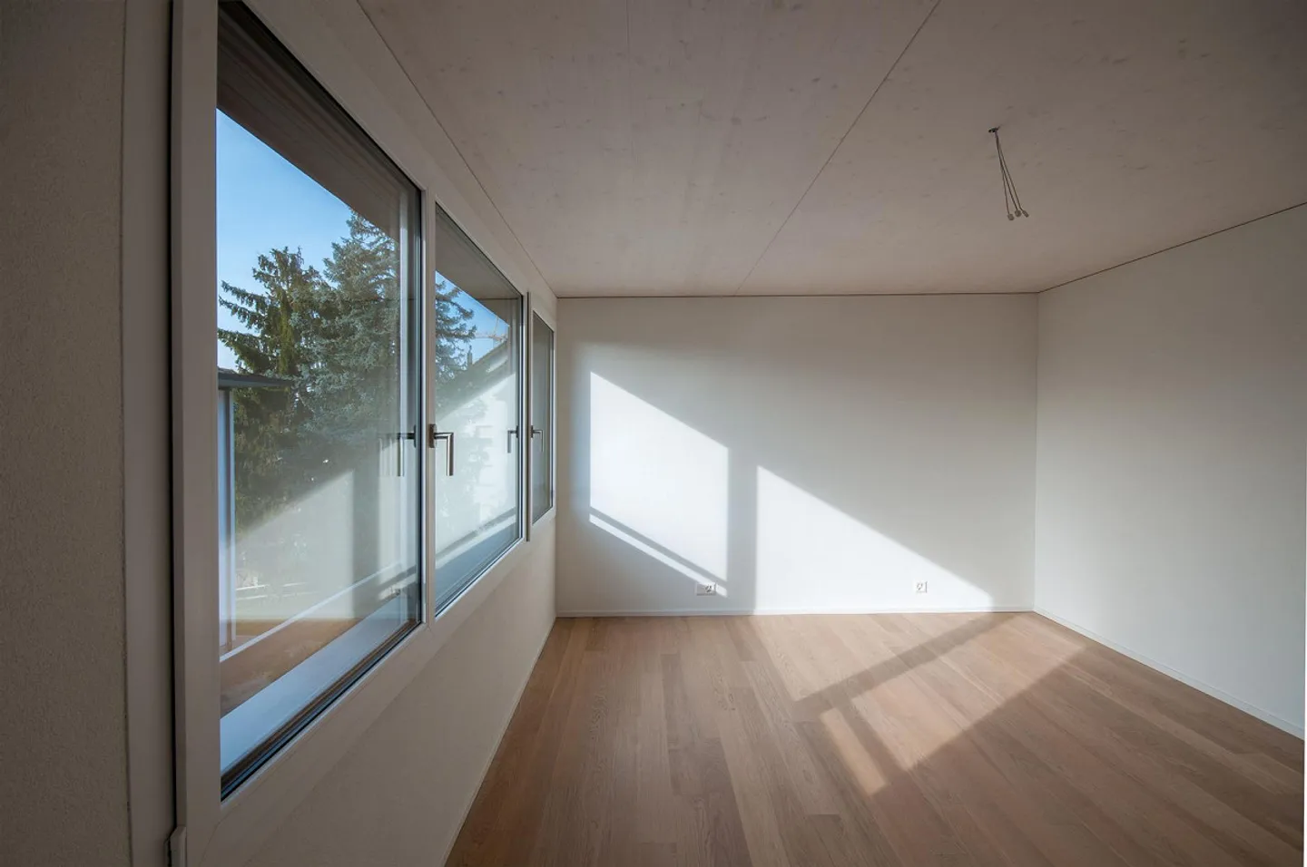 Bellissimo e luminoso appartamento di 4,5 stanze con vista lago in un quartiere tranquillo - Foto 10 di 24