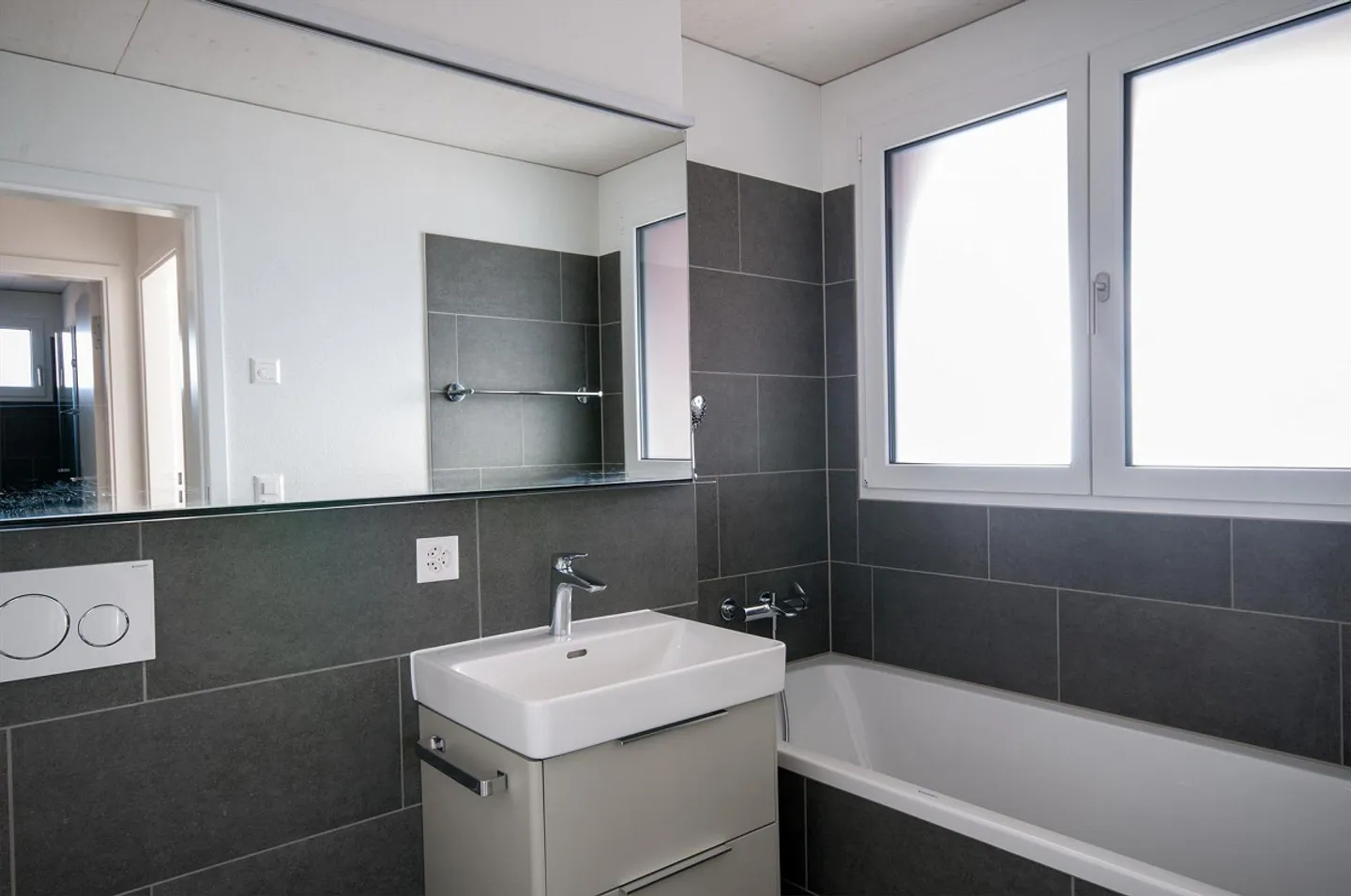 Bellissimo e luminoso appartamento di 4,5 stanze con vista lago in un quartiere tranquillo - Foto 12 di 24