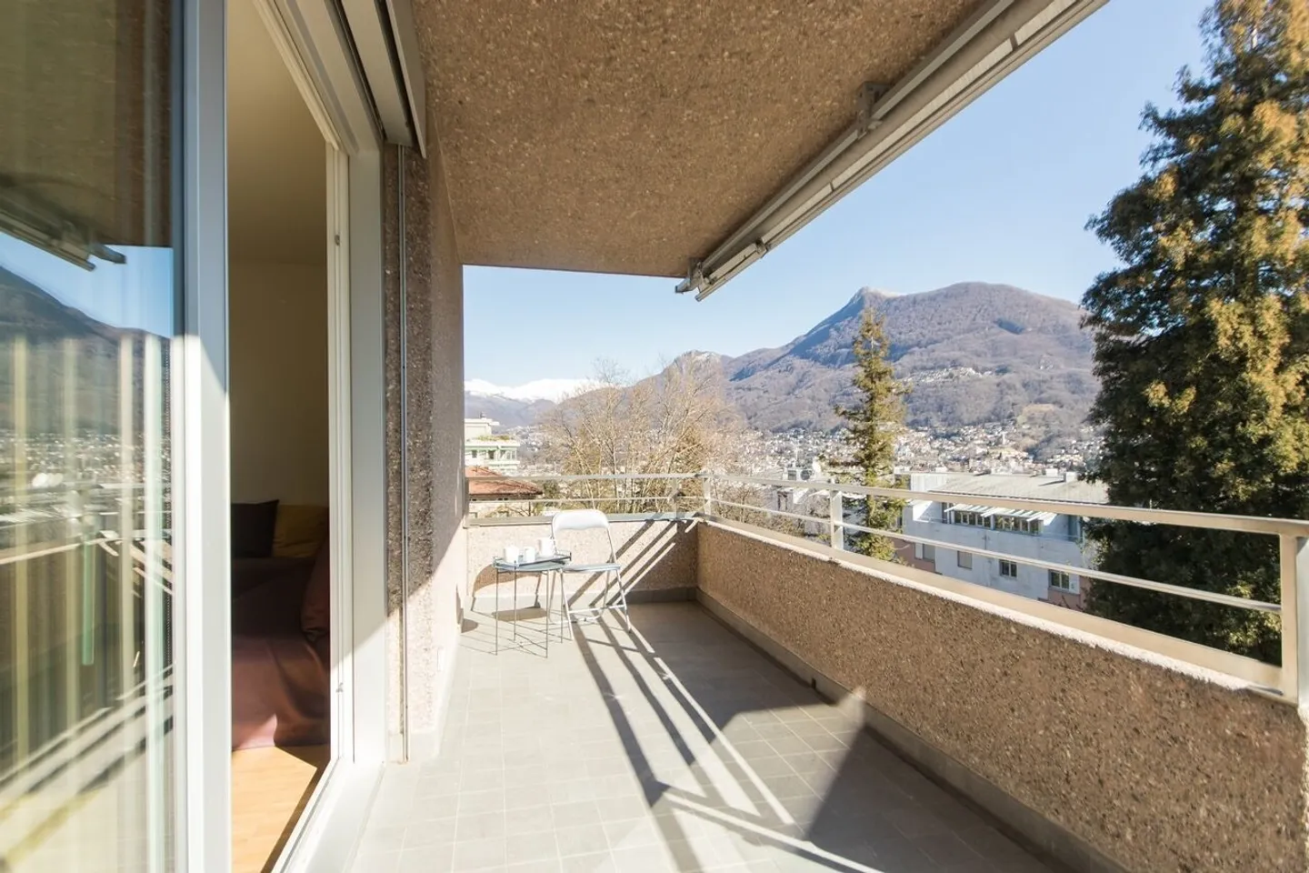 Elegance and Panorama: breathtaking lake view, just two steps from the center - Photo 2 of 8