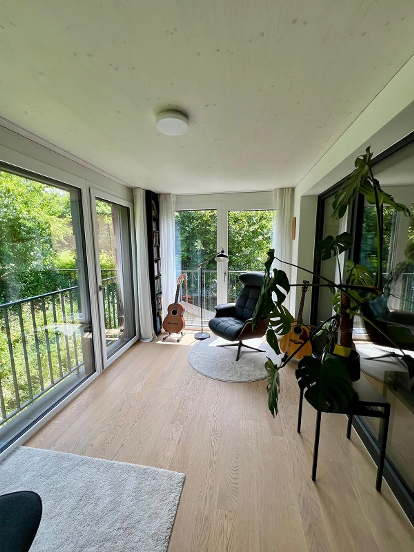 Bellissimo e luminoso appartamento di 4,5 stanze con vista lago in un quartiere tranquillo - Foto 17 di 24
