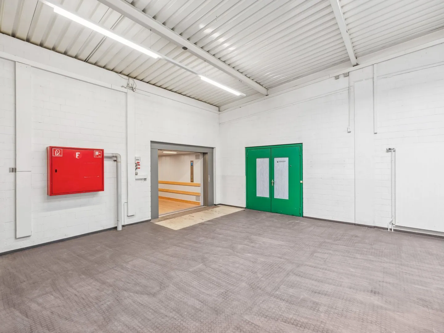 Edificio ad uso misto in affitto - Foto 2 di 10