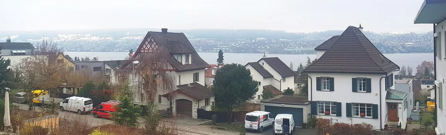 Bellissimo e luminoso appartamento di 4,5 stanze con vista lago in un quartiere tranquillo - Foto 23 di 24