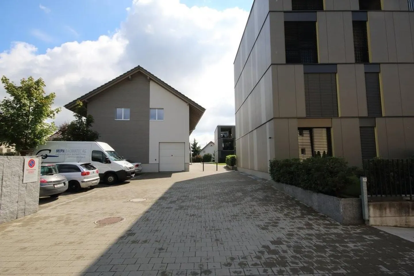 Place de stationnement avec ou sans station de recharge E ? - Photo 2 sur 2