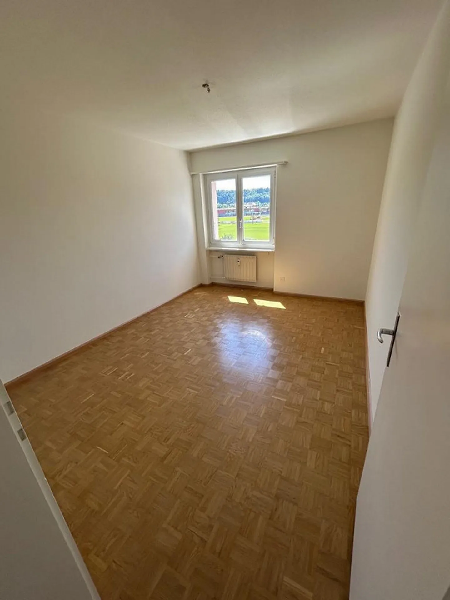 Appartement spacieux de 4 pièces dans un bel emplacement ! - Photo 4 sur 9