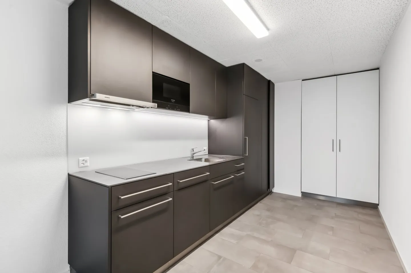 Office space for rent - Photo 1 of 5