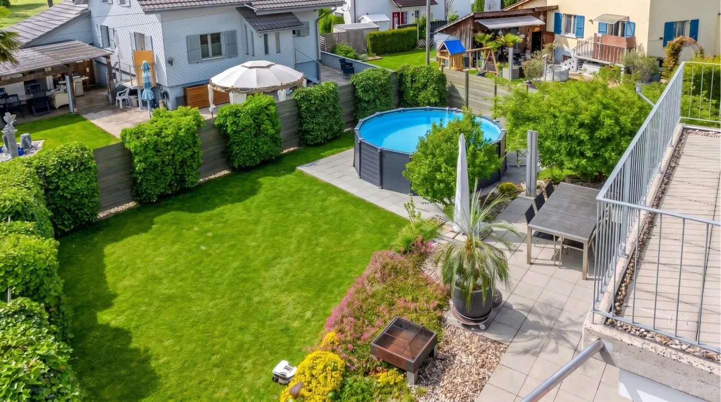 Detached house with plenty of space and a spacious garden - Photo 3 of 12