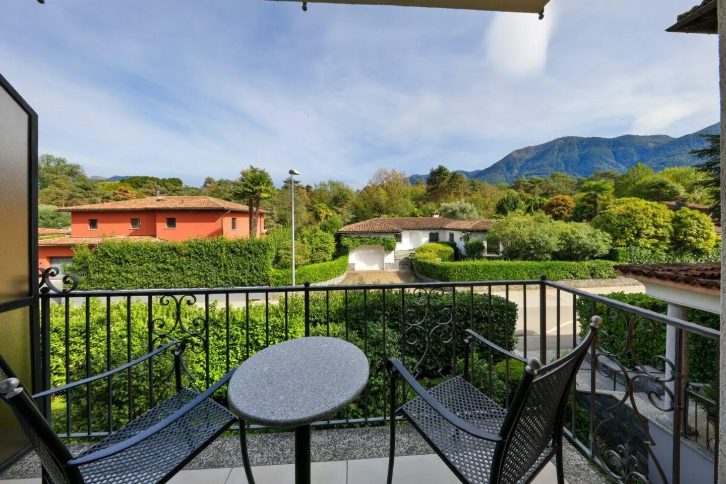 Ascona sous son plus beau jour - Vivre entre golf, lac et style de vie méditerranéen - Photo 1 sur 10