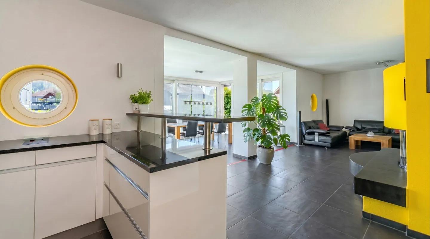 Detached house with plenty of space and a spacious garden - Photo 5 of 12
