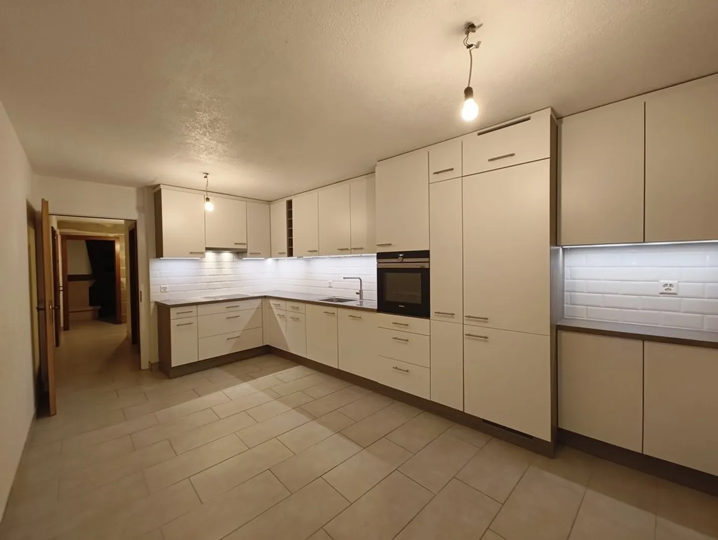 Magnifico triplex luminoso in una vecchia casa di villaggio - Foto 3 di 12