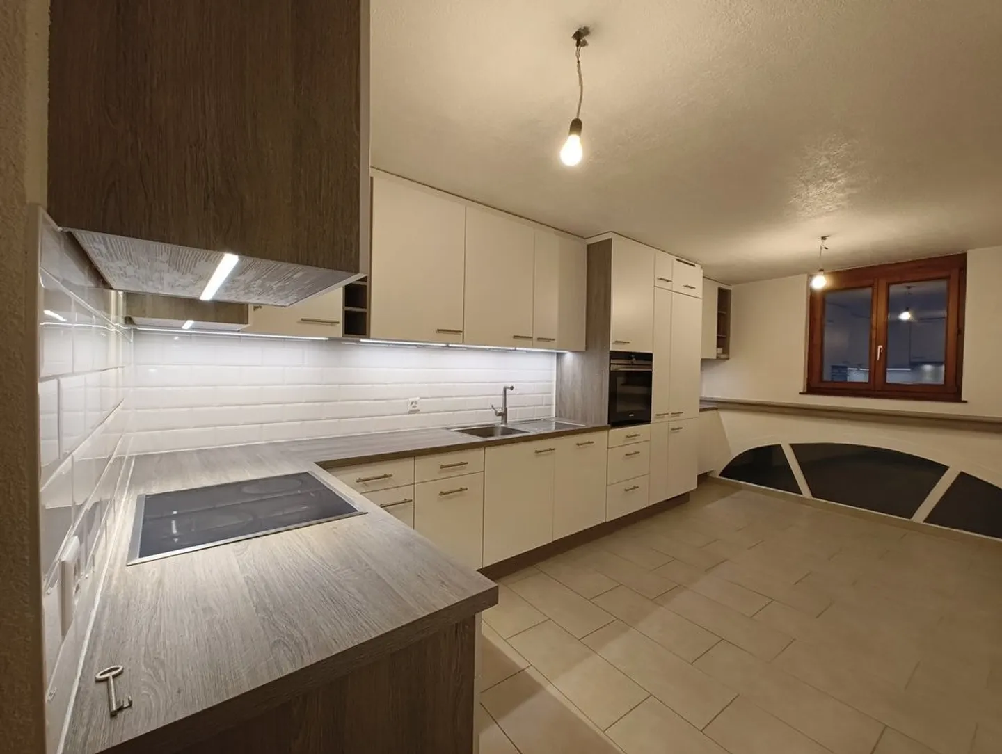 Magnifico triplex luminoso in una vecchia casa di villaggio - Foto 4 di 12