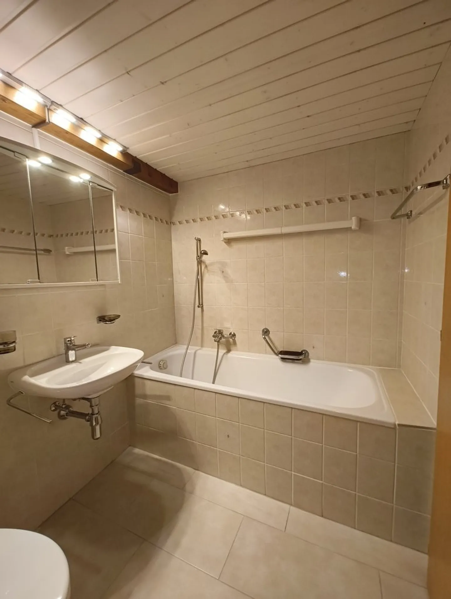 Magnifico triplex luminoso in una vecchia casa di villaggio - Foto 8 di 12