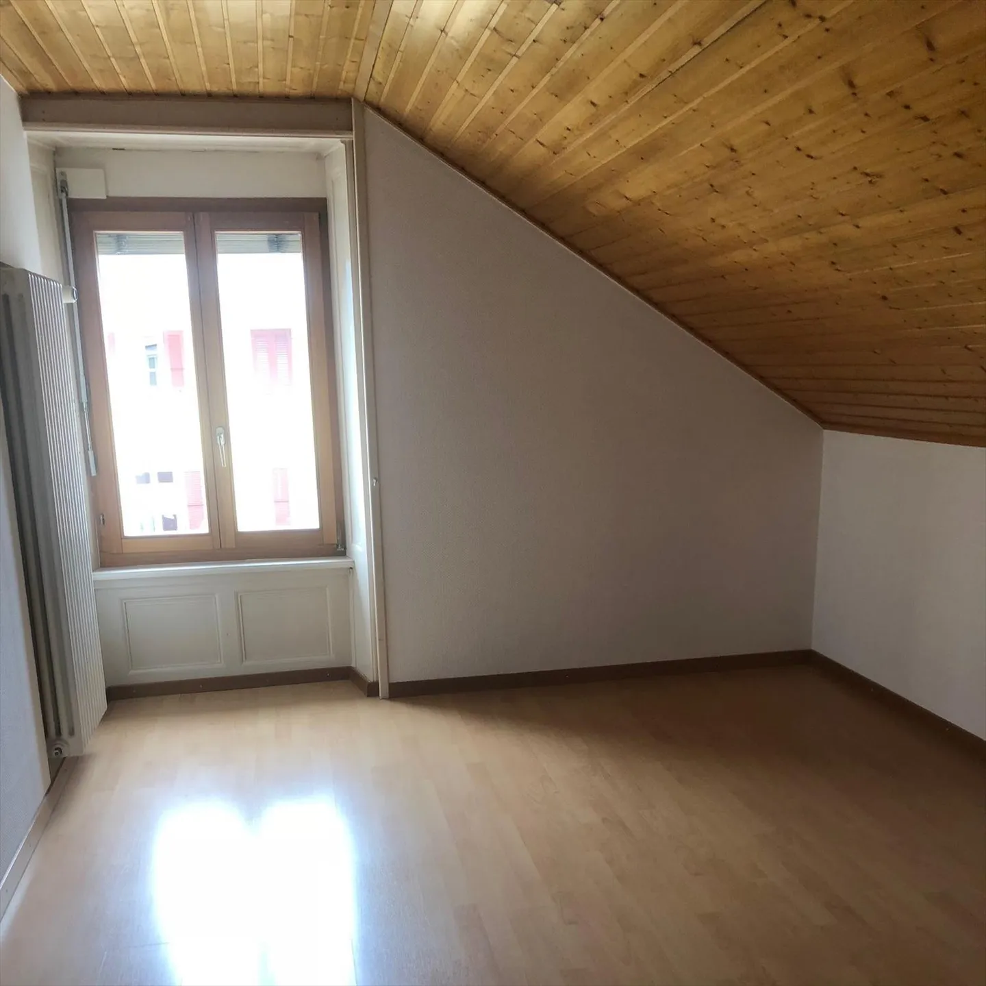 Apartment with 3.0 rooms ideally located in Fleurier - Photo 3 of 5