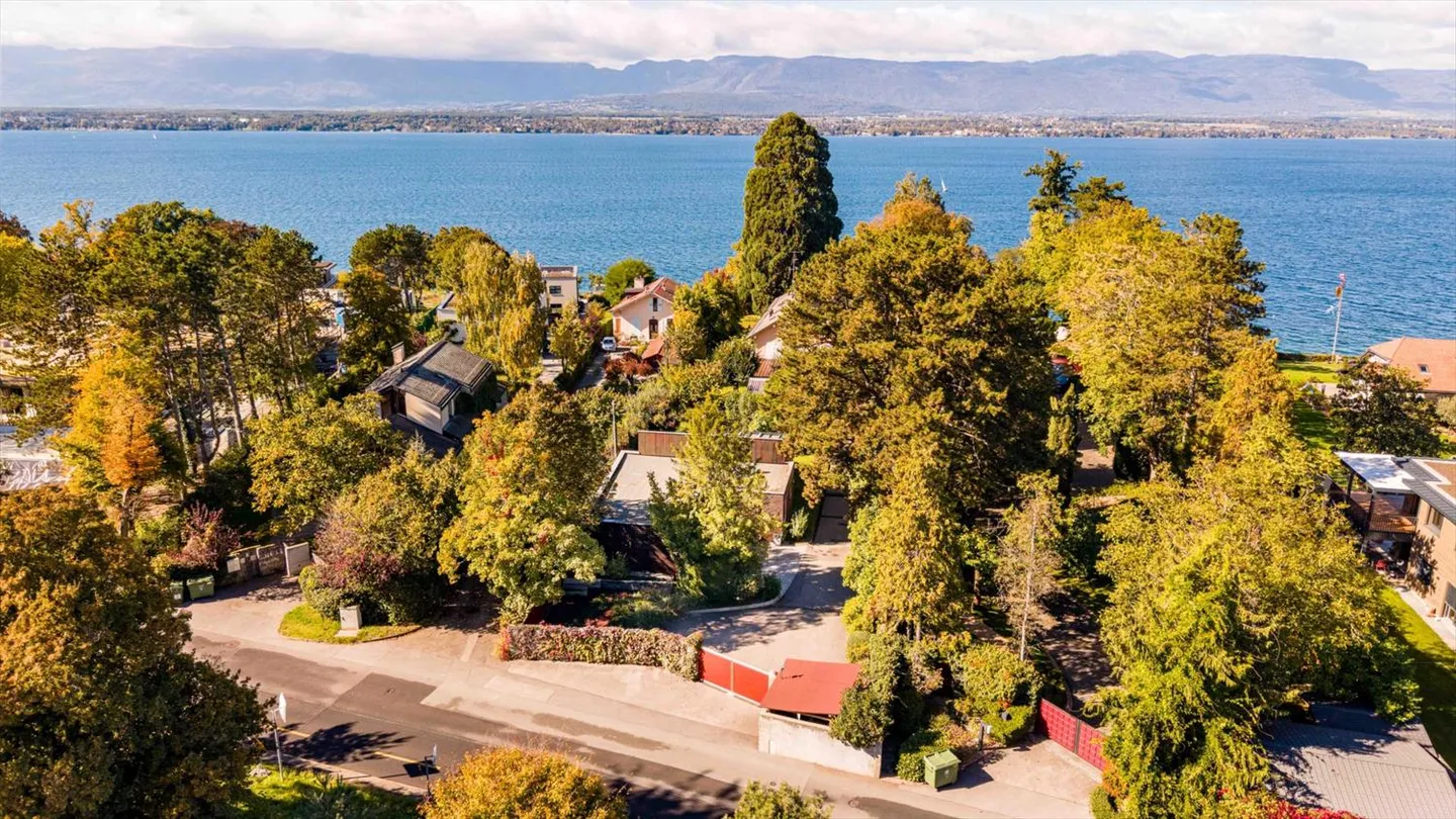 Rive Gauche - Lake in immediate proximity, beautiful villa with garden - Photo 1 of 12