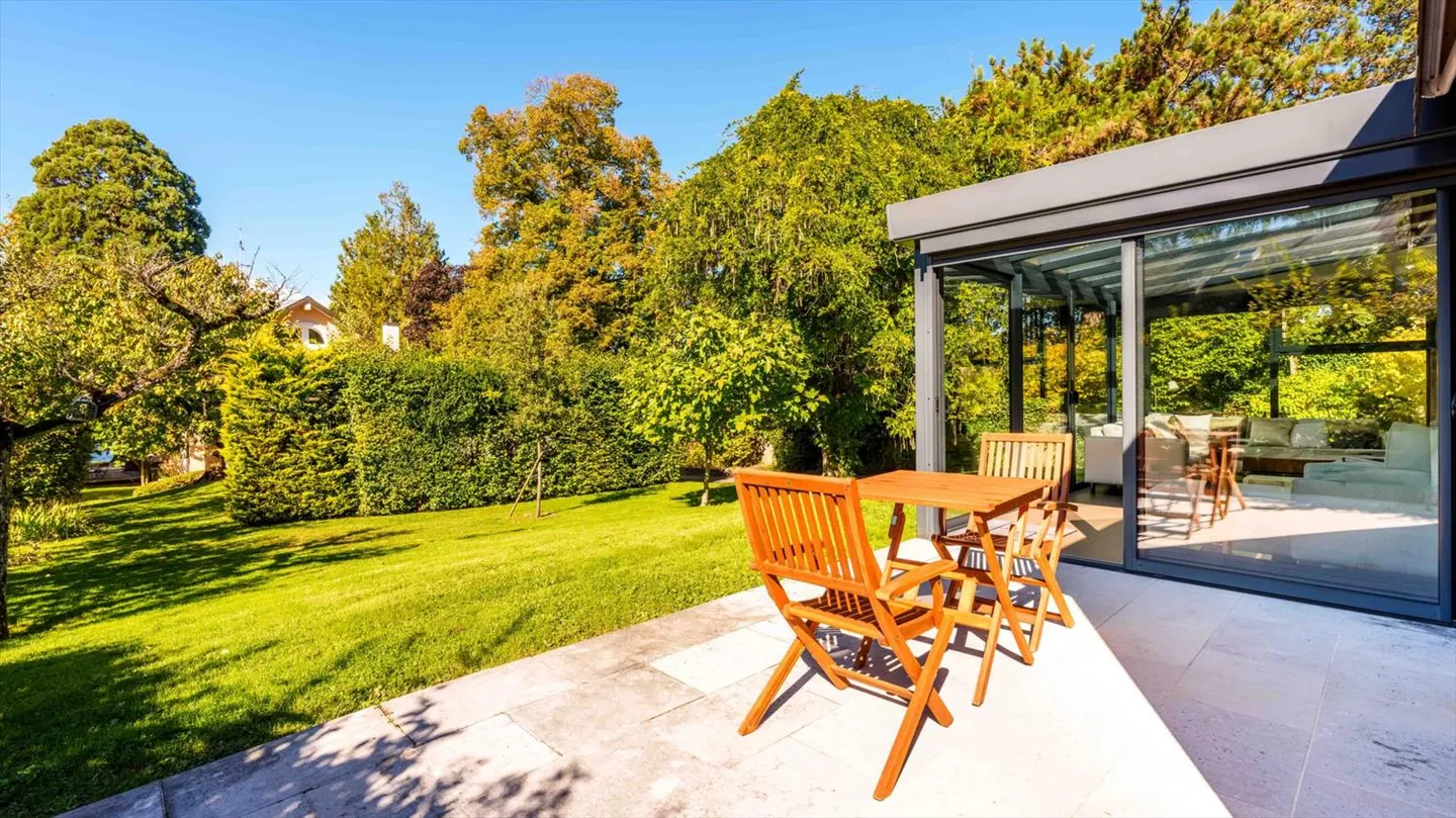 Rive Gauche - Lake in immediate proximity, beautiful villa with garden - Photo 2 of 12