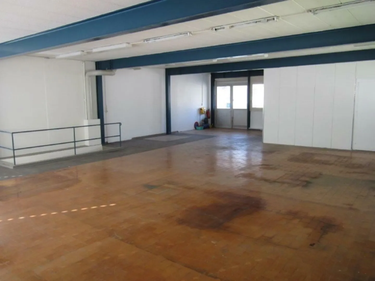 Magazzino / Deposito o Officina inclusi Rampe per Camion e Spazio Ufficio - Foto 4 di 4