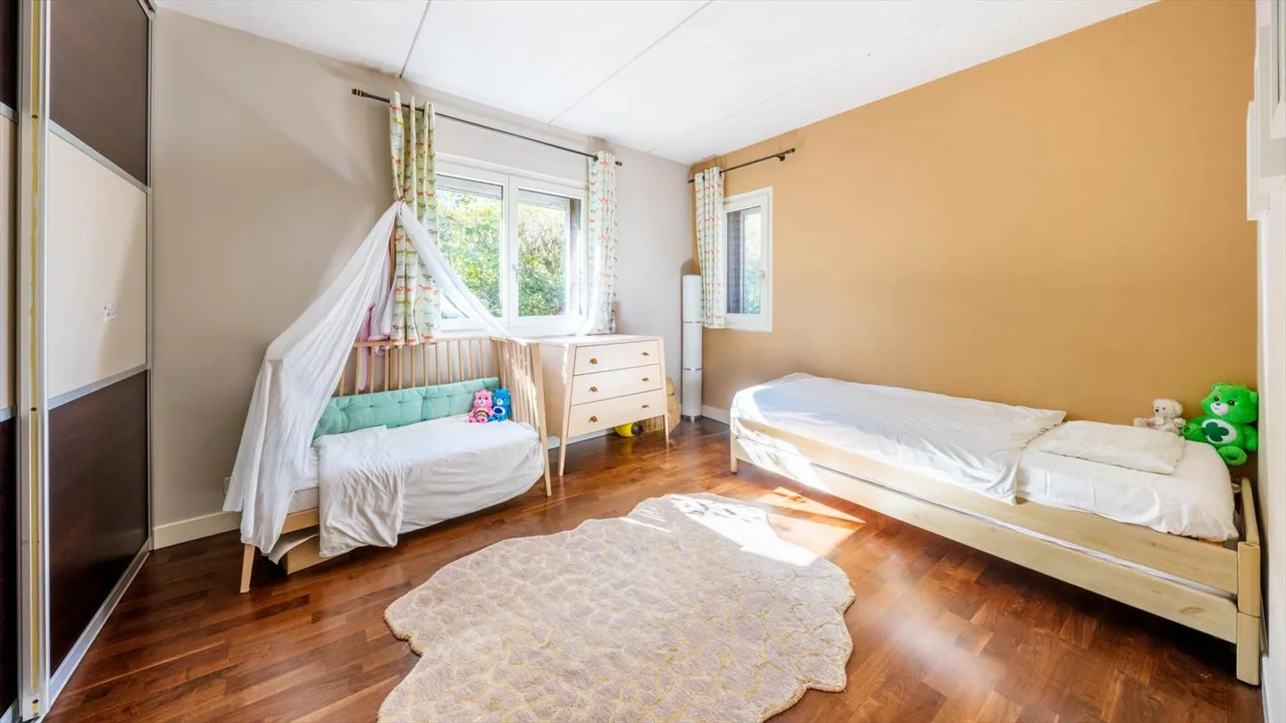 Rive Gauche - Lake in immediate proximity, beautiful villa with garden - Photo 8 of 12