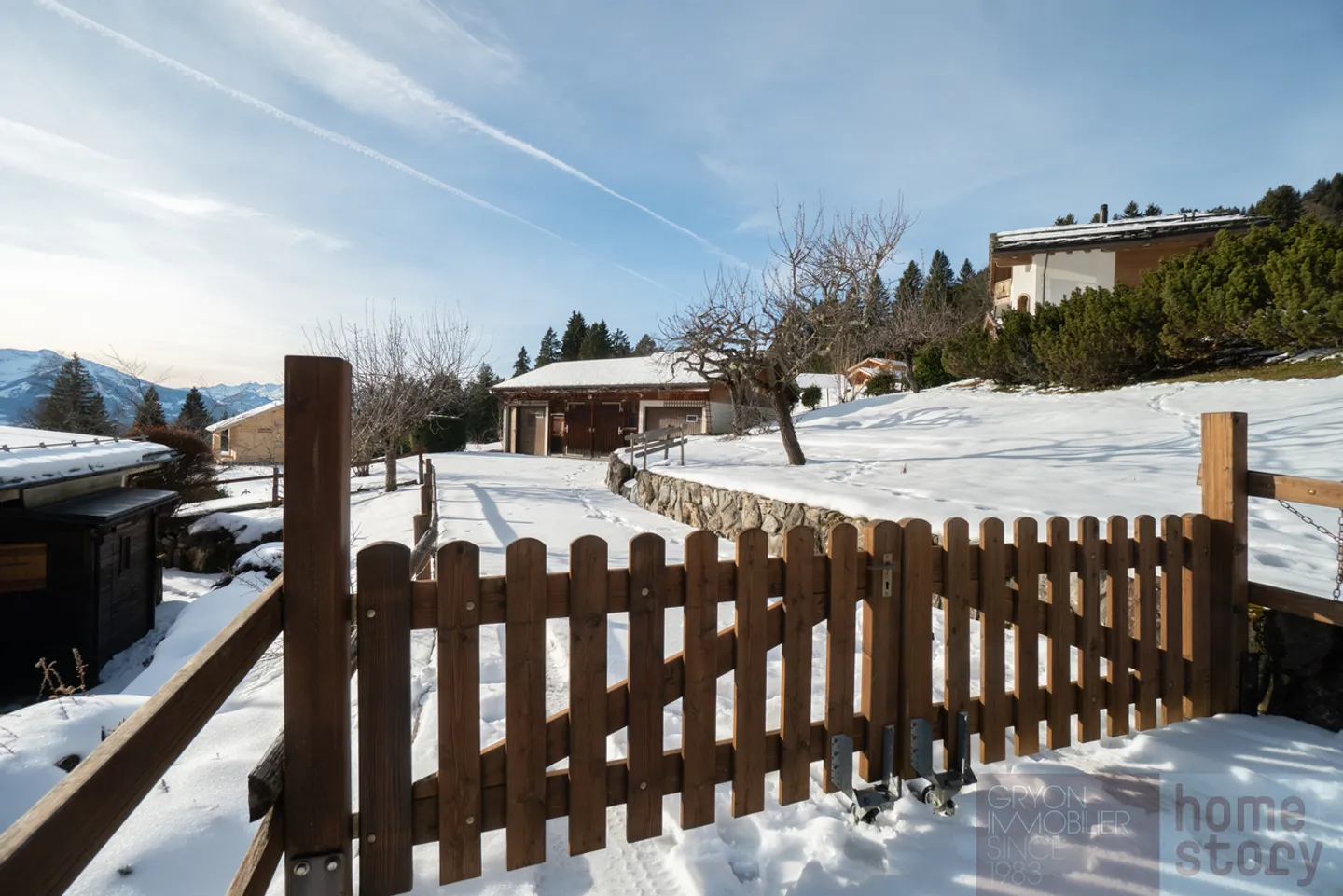 Typical family chalet in Gryon with garden and outbuildings - Photo 3 of 25