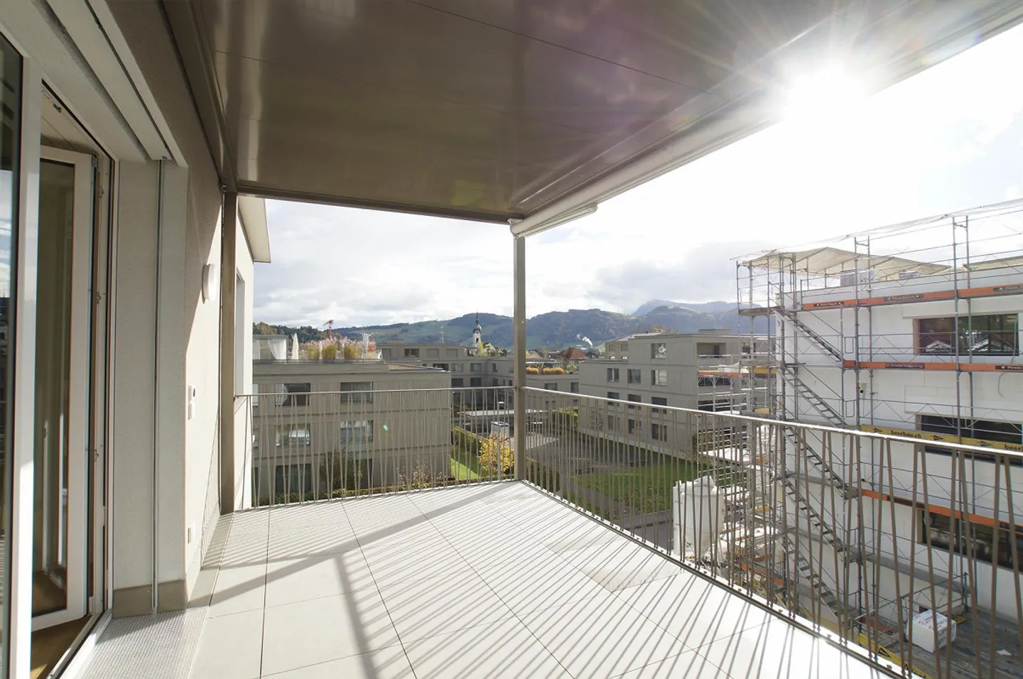 Prima locazione di un appartamento attico di 4,5 stanze dopo l'estensione del tetto - Foto 5 di 10