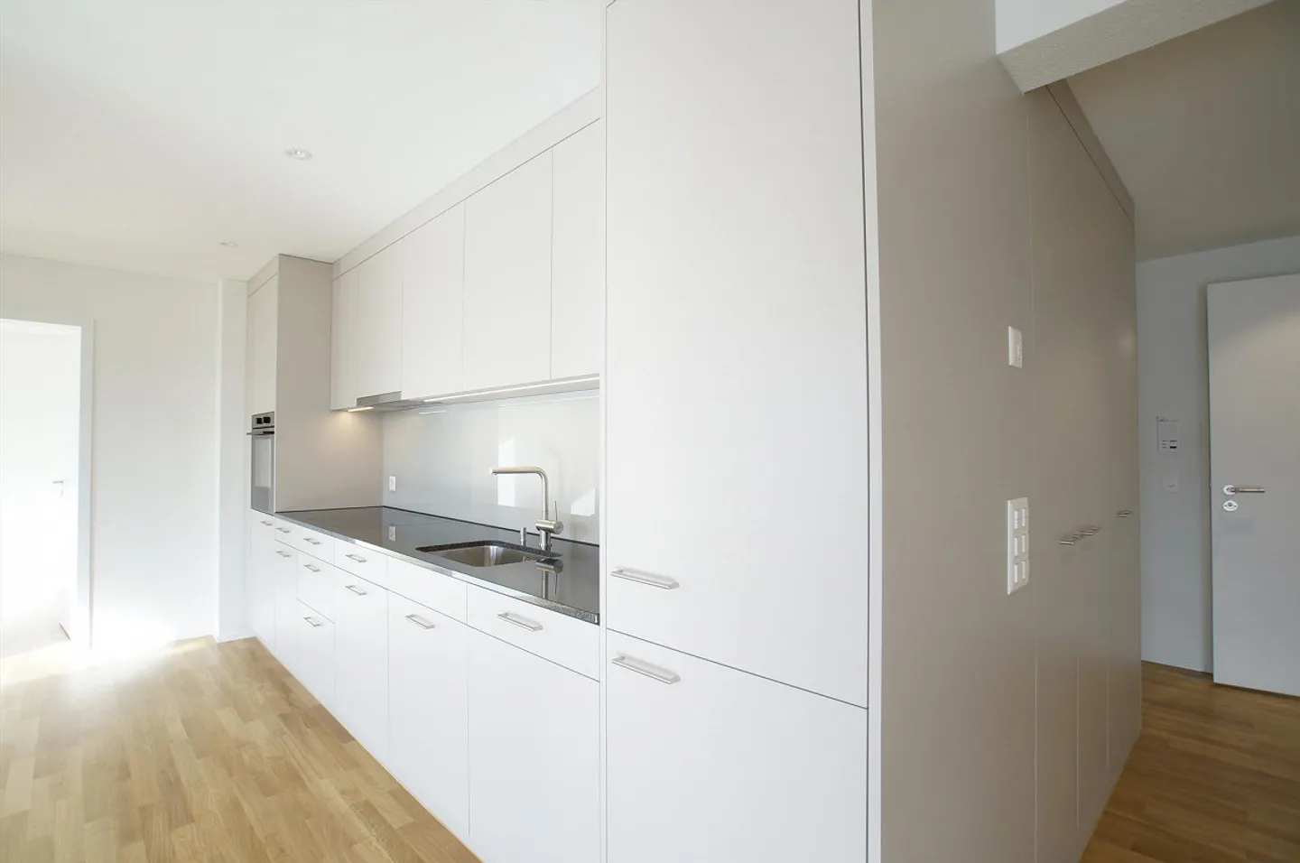 Prima locazione di un appartamento attico di 4,5 stanze dopo l'estensione del tetto - Foto 2 di 10