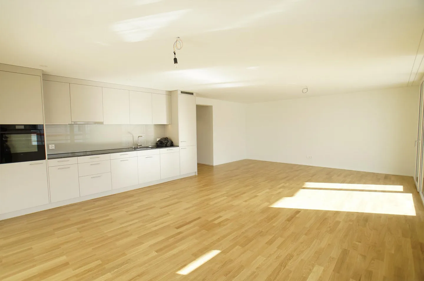 Prima locazione di un appartamento attico di 4,5 stanze dopo l'estensione del tetto - Foto 3 di 10