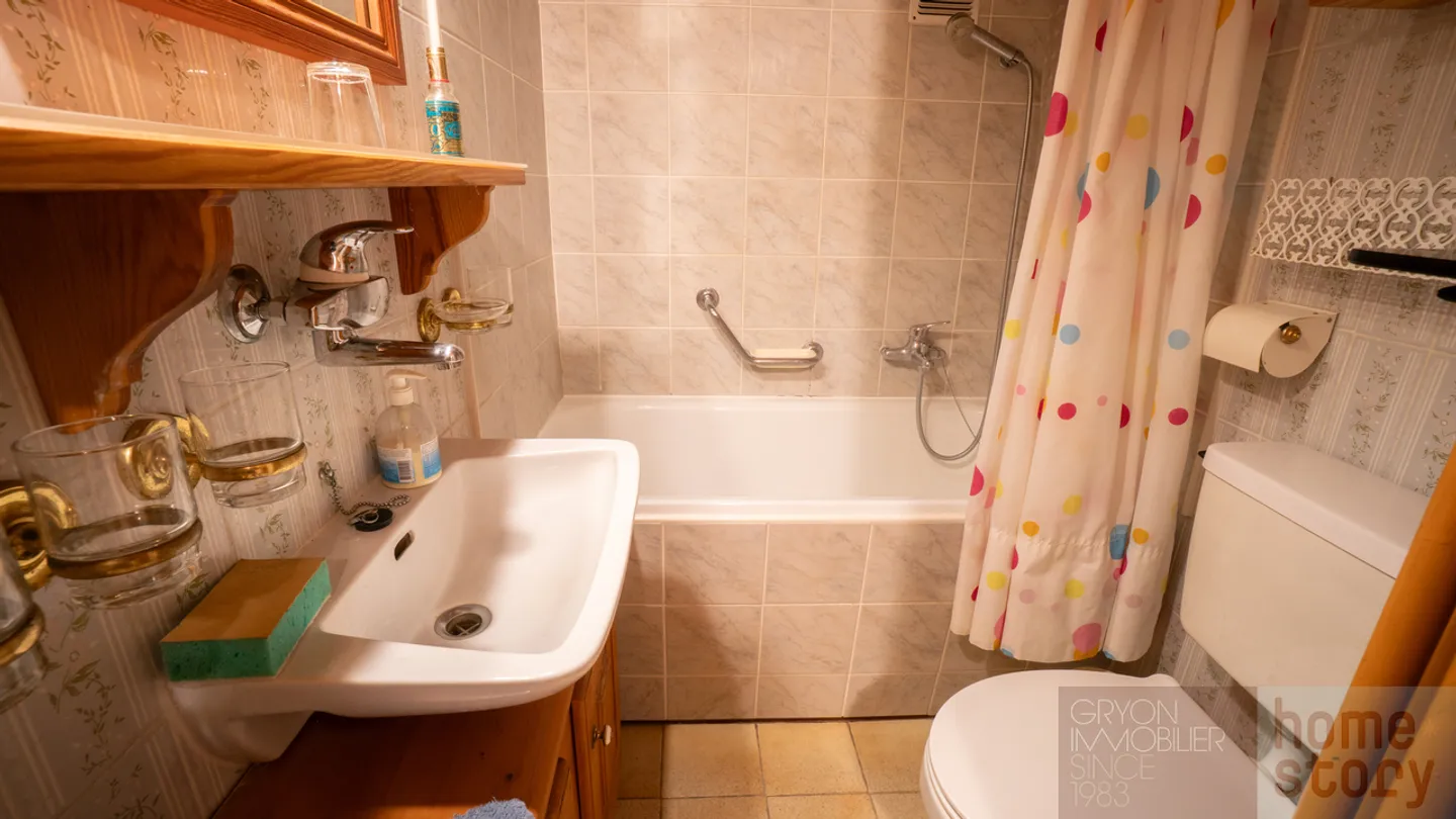 Typical family chalet in Gryon with garden and outbuildings - Photo 14 of 25