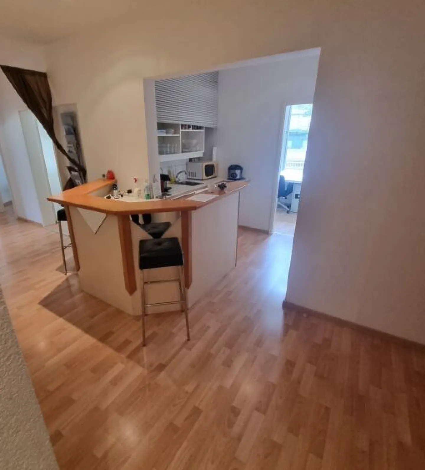 Eigerplatz - Espace commercial lumineux et spacieux avec 8 chambres à louer ! - Photo 3 sur 12