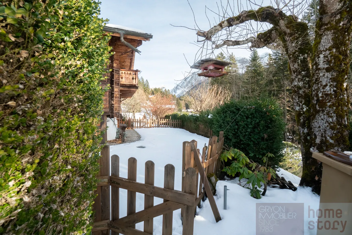 Typical family chalet in Gryon with garden and outbuildings - Photo 21 of 25