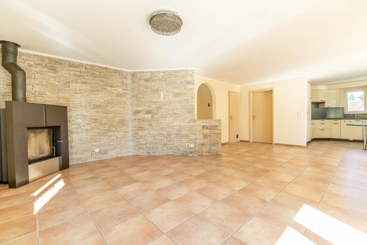 Detached 5.5-room single-family house with double garage in a quiet location - Photo 2 of 20