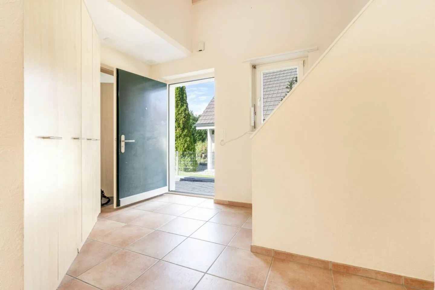 Detached 5.5-room single-family house with double garage in a quiet location - Photo 8 of 20