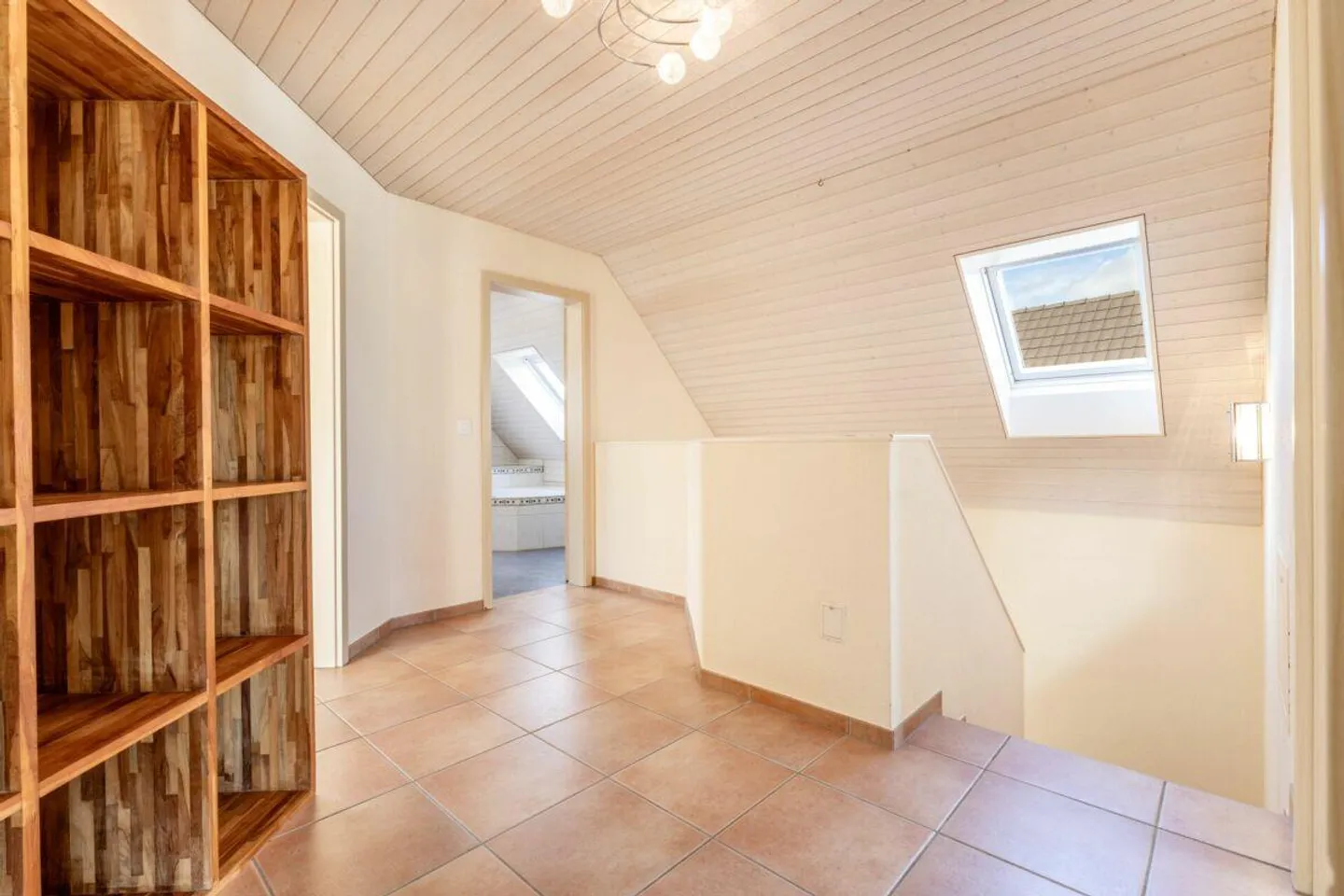 Detached 5.5-room single-family house with double garage in a quiet location - Photo 10 of 20